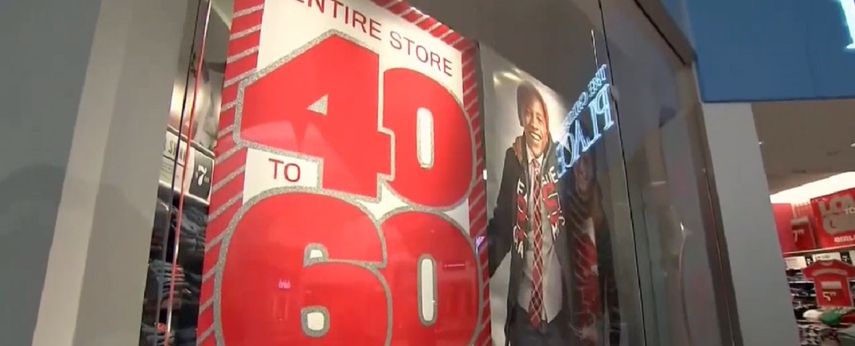 En Hialeah las personas acampan fuera de tiendas para comprar en este Viernes Negro.