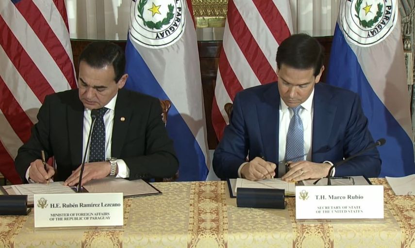 El secretario de Estado de Estados Unidos, Marco Rubio, y su homólogo paraguayo, Rubén Ramírez Lezcano, firman el Acuerdo sobre el Estatuto de las Fuerzas, que establece el marco para la presencia de tropas estadounidenses en el país latinoamericano. &nbsp;