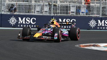 El piloto mexicano Sergio Checo Pérez luego de realizar el tiempo más rápido para quedarse con la Pole del GP de Miami