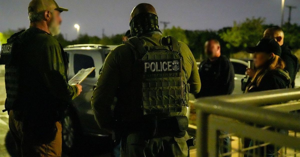 Acusan a fiscal de Florida de “desacato” por instruir a policías arrestar a migrantes indocumentados