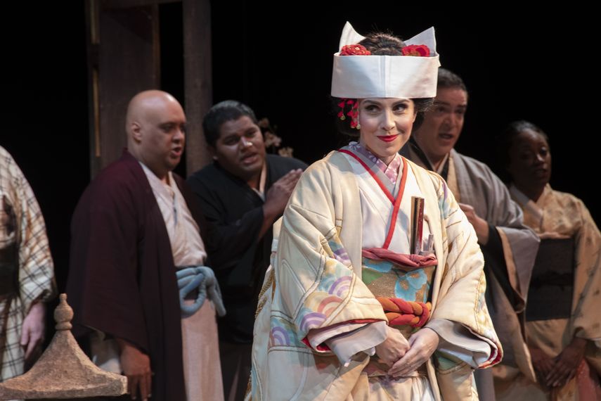 La soprano Sandra L&oacute;pez, convertida en Madama Butterfly, ensaya la &oacute;pera.&nbsp;
