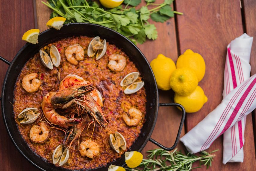 Bulla Gastrobar invita a preparar paella con su clase online.