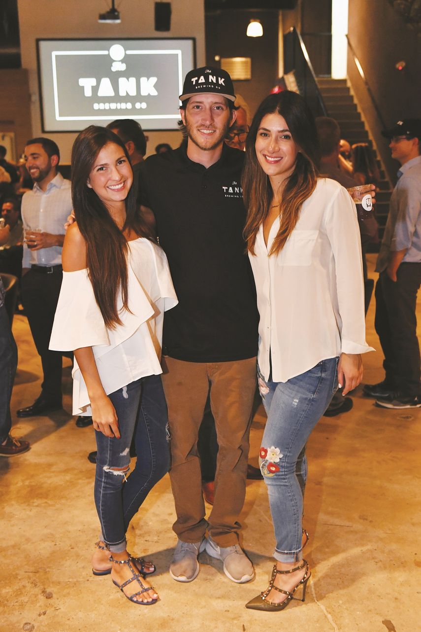 Camila Valverde, Caki Padron y Frances Hassun. 