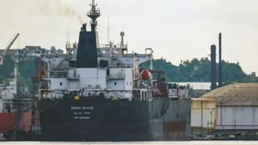 El tanquero mexicano Bicentenario frente a la refinería Ñico López de La Habana el 8 de junio.