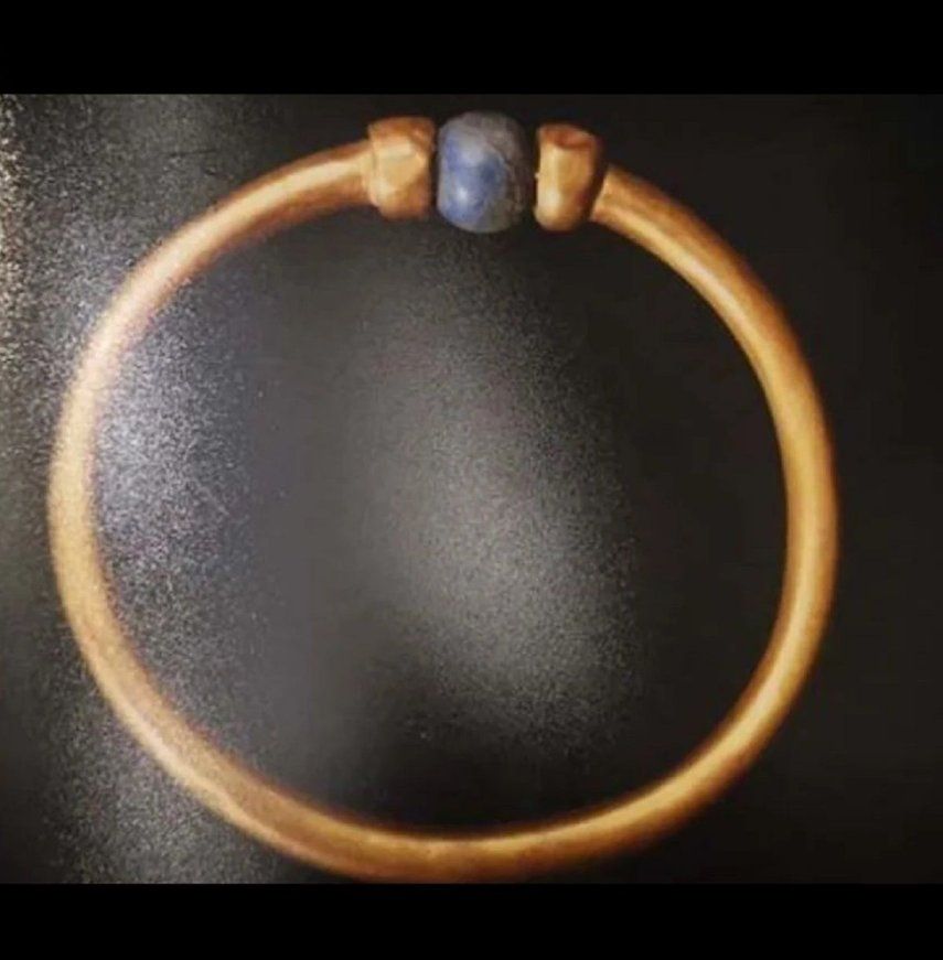 Imagen del brazalete de oro de unos 3.000 años de antigüedad.&nbsp;