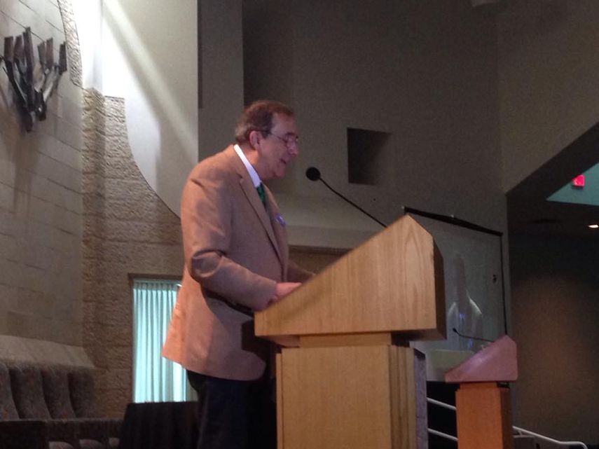 Carlos Alberto Montaner en la Sinagoga Beth Torah Benny Rock Campus. (ALBERTO MONTALTI)