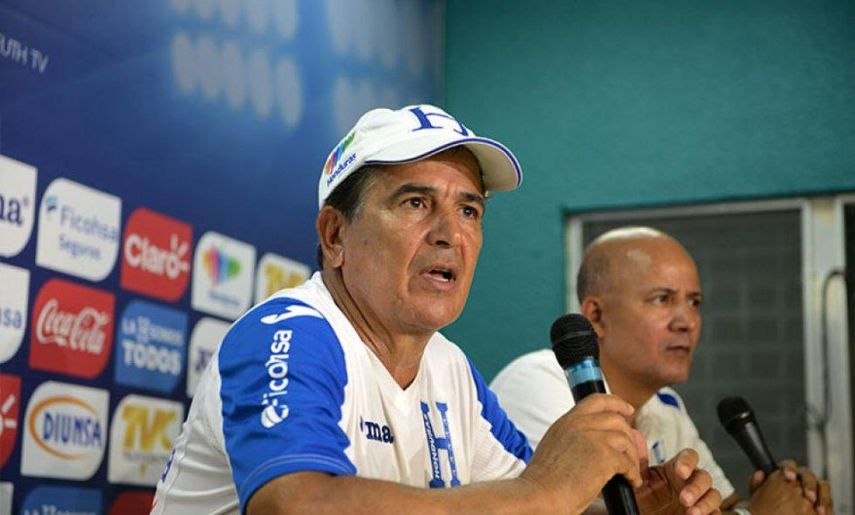 El equipo dirigido por el entrenador colombiano está obligado a ganar para seguir con vida en el premundial.