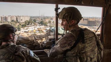  Cuatro cohetes impactan en la Zona Verde de Bagdad. Cuatro cohetes han impactado en la madrugada de este jueves en la Zona Verde de Bagdad, la parte de la capital de Irak fortificada que alberga las sedes de los principales ministerios y embajadas extranjeras, según ha informado Al Arabiya.