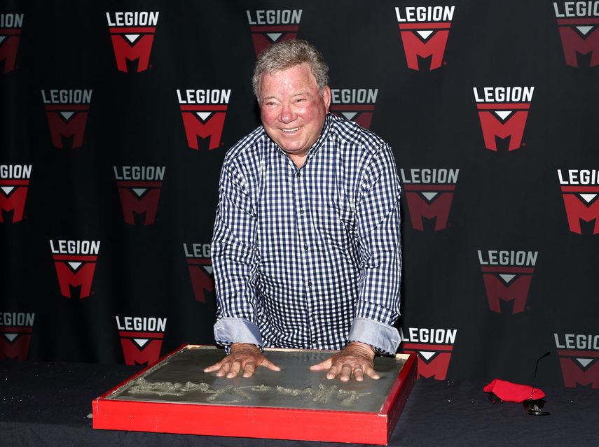 William Shatner asiste a la ceremonia de huellas de manos de William Shatner organizada por Legion M durante la Comic-Con International 2022: San Diego en Theatre Box el 21 de julio de 2022 en San Diego, California.&nbsp;