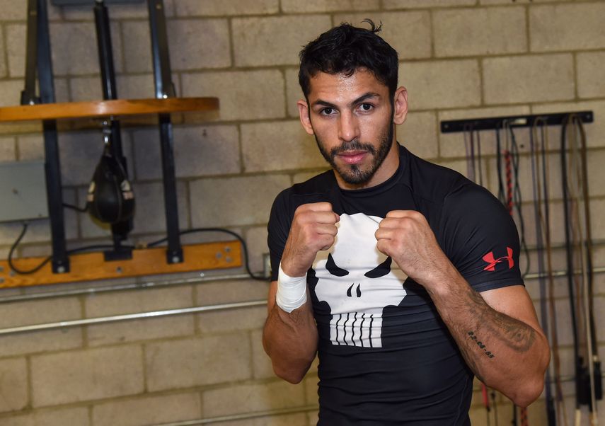 Linares estará inactivo por siete semanas tras lastimarse la mano derecha en su última pelea