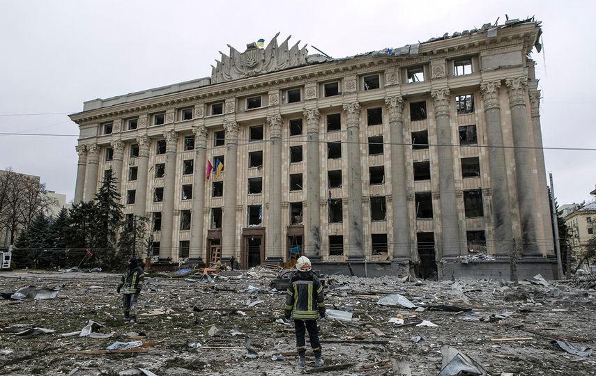 Fachada de alcaldía de Jarkóv, tras ataque ruso.