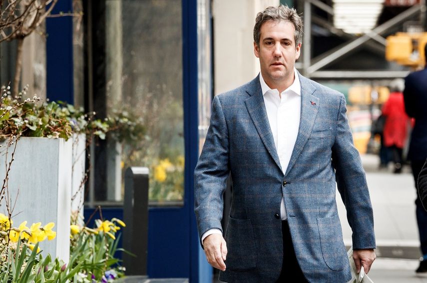 El abogado&nbsp;Michael&nbsp;Cohen sale de su hotel en Nueva York.&nbsp;