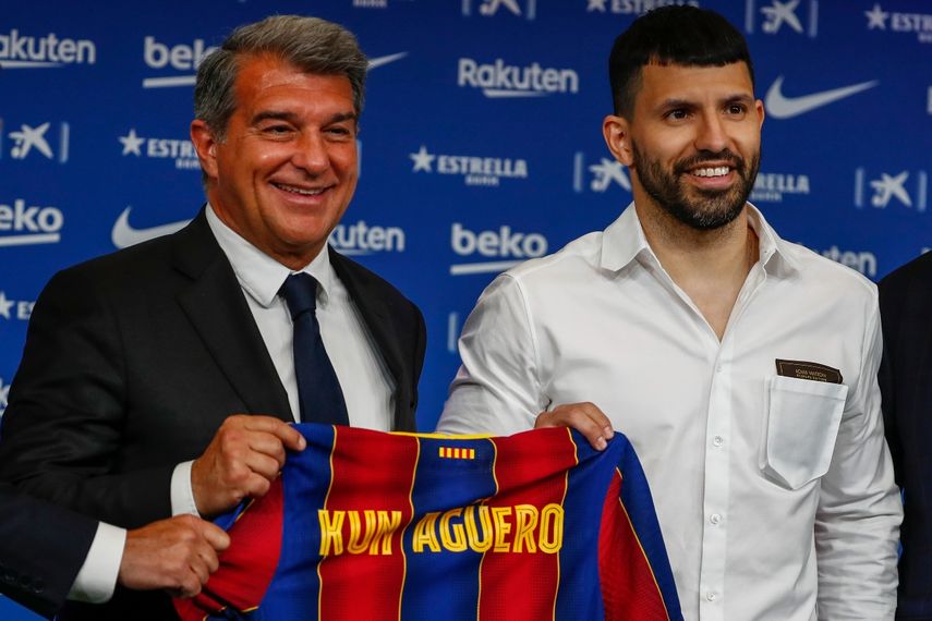 Sergio Kun Agüero se presentará con el presidente del Barcelona, Joan Laporta para anunciar noticias de su futuro como jugador
