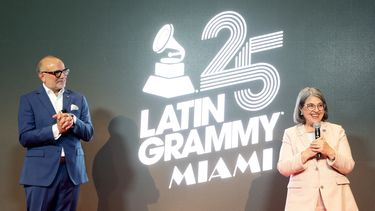 Manuel Abud, CEO de la Academia Latina de la Grabación, y Daniella Levine Cava, alcaldesa del condado de Miami-Dade, anuncian que la 25 edición de los Latin Grammy se llevará a cabo en la Capital del Sol el 14 de noviembre de 2024.