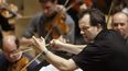En esta fotografía del 20 de noviembre de 2014 el director de la Orquesta Sinfónica de Boston Andris Nelsons en un ensayo en el Symphony Hall en Boston.&nbsp; 