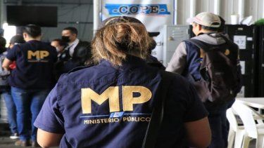 La Fiscalía de Guatemala registra instalaciones del Tribunal Supremo Electoral.