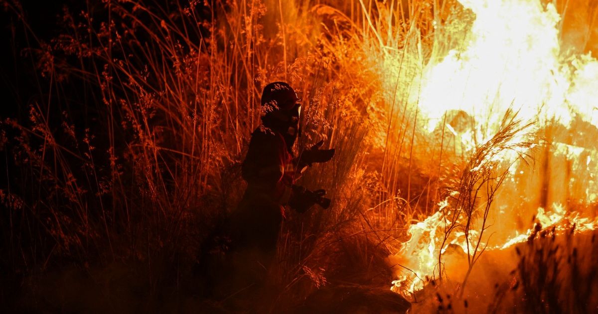 España: Freijóo acusa a Pedro Sánchez de improvisar ante ola de incendios