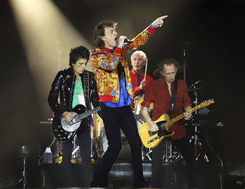 En esta foto del cinco de agosto del 2019, de izquierda a derecha, Ronnie Wood, Mick Jagger, Charlie Watts y Keith Richards, de los Rolling Stones, tocan en East Rutherford, Nueva Jersey.