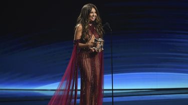 Thal&iacute;a recibe el premio de la presidencia en la 20a entrega del Latin Grammy el jueves 14 de noviembre de 2019 en el MGM Grand Garden Arena en Las Vegas.
