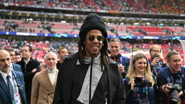 El rapero estadounidense Shawn Corey Carter, también conocido como Jay-Z, reacciona antes del partido de fútbol de la final de la UEFA Champions League entre el Borussia Dortmund y el Real Madrid, en el estadio de Wembley, en Londres, el 1 de junio de 2024. &nbsp; &nbsp; &nbsp;