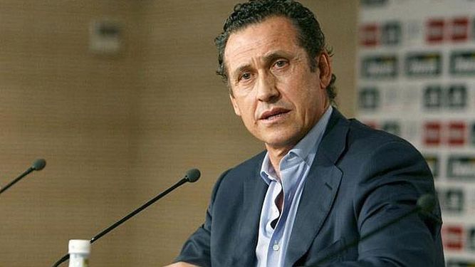 El exfutbolista y técnico argentino confesó su sorpresa por la nueva posición que ocupa Messi esta temporada en el Barcelona