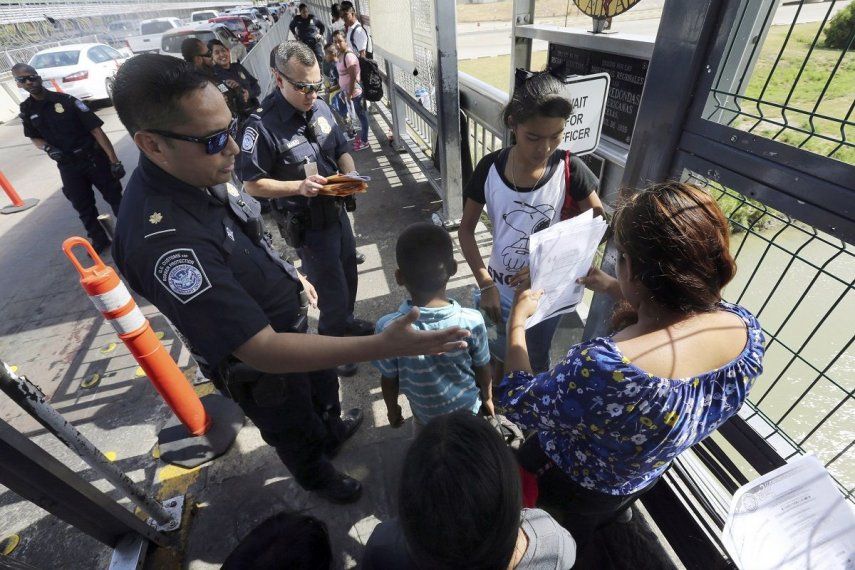 Oficiales de Migración realizan revisión en la frontera de Estados Unidos.&nbsp;