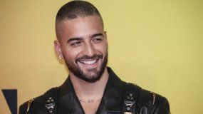 Maluma posa al llegar a los Premios MTV Europeos en Budapest, Hungía el 14 de noviembre de 2021. 