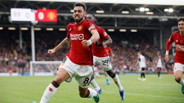 Bruno Fernandes del Manchester United celebra tras anotar el gol de la victoria de su equipo en el encuentro de la Premier League ante el Fulham el sábado 4 de noviembre del 2023.&nbsp;