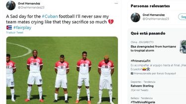 Jugadores de la selección de Cuba de fútbol en el terreno de juego