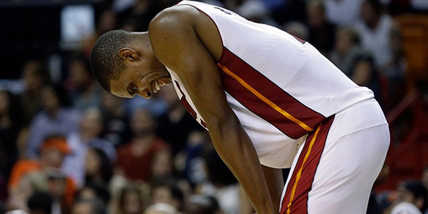 Chris Bosh estará fuera de forma indefinida (AP)