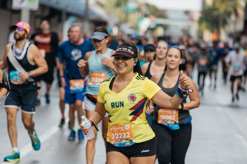 Una corredora de Colombia, uno de los pa&iacute;ses que tradicionalmente aporta m&aacute;s participantes al Marat&oacute;n de Miami.