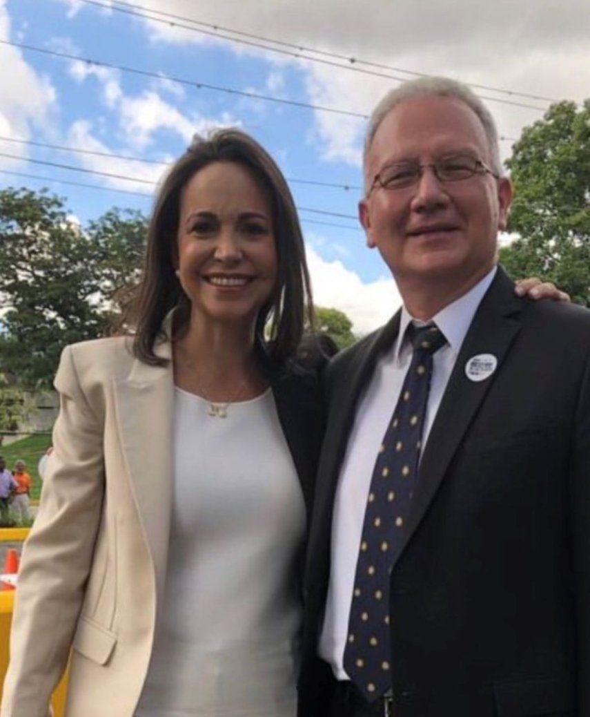 La líder opositora venezolana, María Corina Machado, junto con su asesor legal Perkins Rocha. La líder opositora venezolana, María Corina Machado, junto con su asesor legal Perkins Rocha.