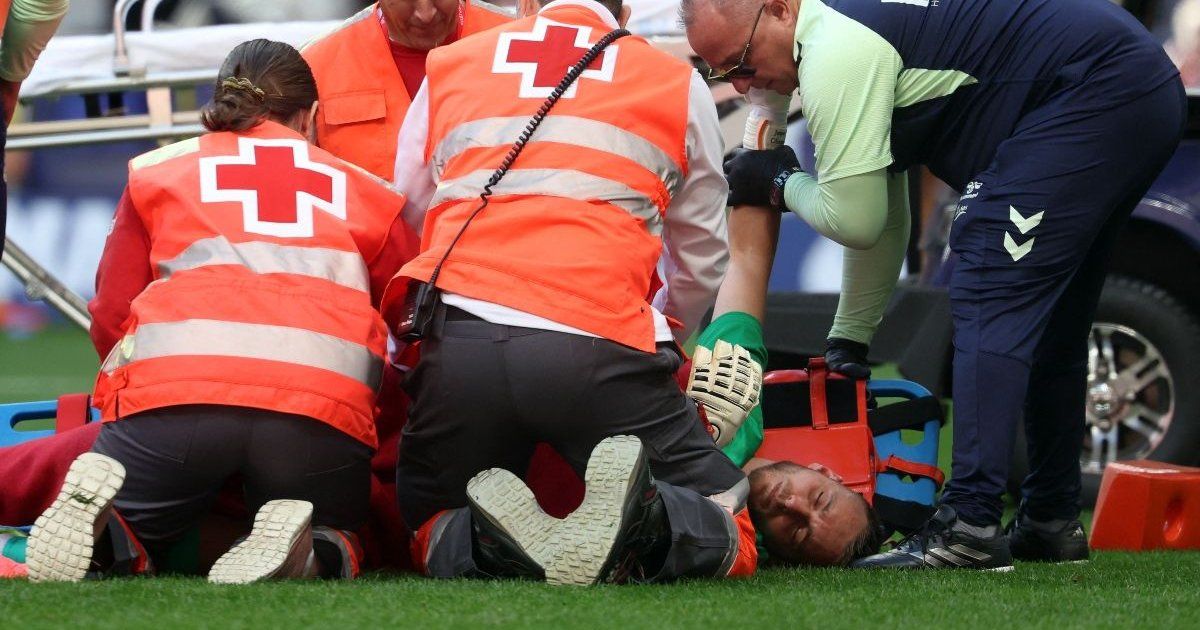 Arquero de Las Palmas en España es operado de emergencia tras choque con otro jugador