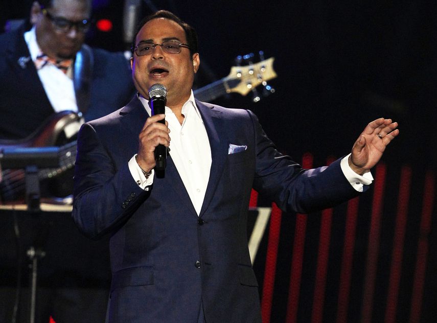 En esta fotografía del 26 de abril de 2012 Gilberto Santa Rosa durante su presentación en los Premios Latin Billboard en Coral Gables, Florida. Gilberto Santa Rosa recibirá el Premio a la Excelencia Musical de la Academia Latina de la Grabación en noviembre de 2021.&nbsp;