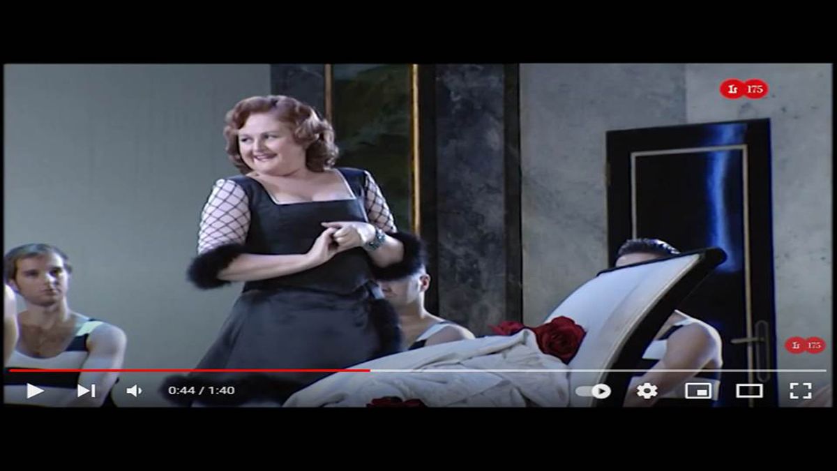 La cantante de ópera Edita Gruberova, conocida como Reina de la Coloratura. La cantante de ópera Edita Gruberova, conocida como Reina de la Coloratura.