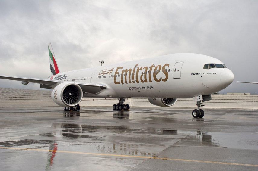 El moderno avión Boeing 777-200LR de Emirates cuenta con capacidad para 266 pasajeros.