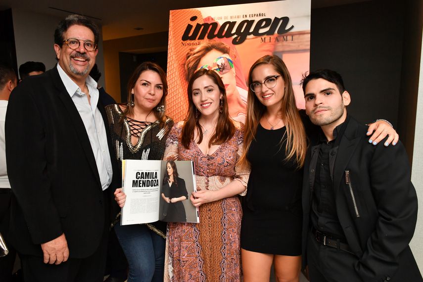 Mandy Llanes, Ángela Calderón, Camila Mendoza, Natalia Aguilera y Alejandro Rendón.