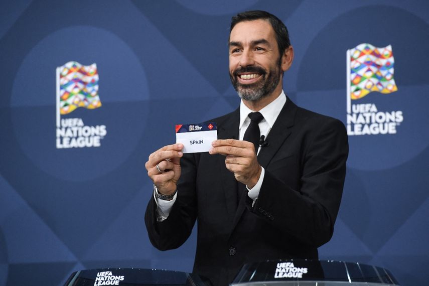 El francés Robert Pirés revela el nombre de España en el sorteo de la Liga de Naciones de la UEFA 2022-2023