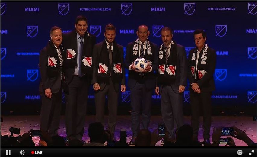 En la foto, entre otros, de izq a derecha: Jorge Mas, Marcelo Claure, David Beckham, Don Garber, en escenario del Arsht Center.&nbsp;