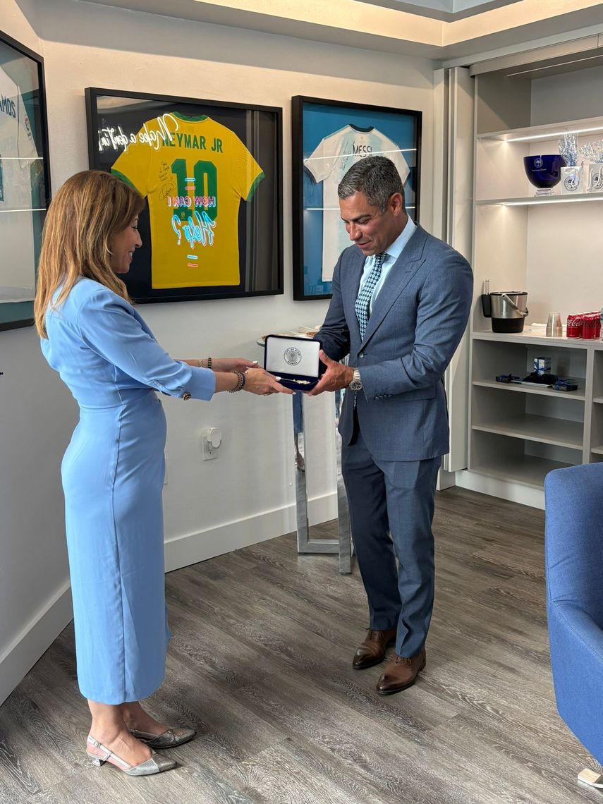 Entrega de las Llaves de Miami a la alcaldesa de Zaragoza, Natalia Chueca.