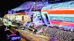 Un tren se descarriló e impactó contra otro cerca de Adamuz, al sur de España Un tren se descarriló e impactó contra otro cerca de Adamuz, al sur de España