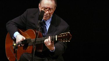 Gilberto grabó discos en los Estados Unidos y ganó reconocimiento internacional tras presentarse en países como México, Canadá, Alemania y Japón.
