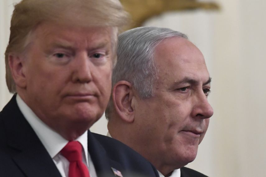 El presidente de Estados Unidos, Donald Trump (izquierda), y el primer ministro de Israel, Benjamin Netanyahu (derecha), dirante un evento en el Sal&oacute;n Este de la Casa Blanca, en Washington, el 28 de enero de 2020, para anunciar el plan del gobierno de Trump para la paz entre israel&iacute;es y palestinos.&nbsp;