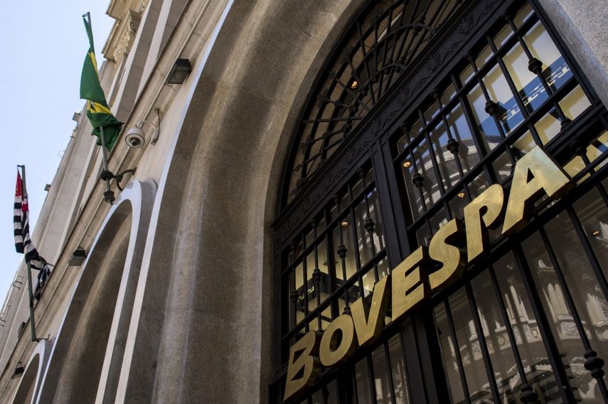 El Bovespa de la bolsa de Sao Paulo cerró con una ganancia de 0,32 por ciento (EFE/Archivo)