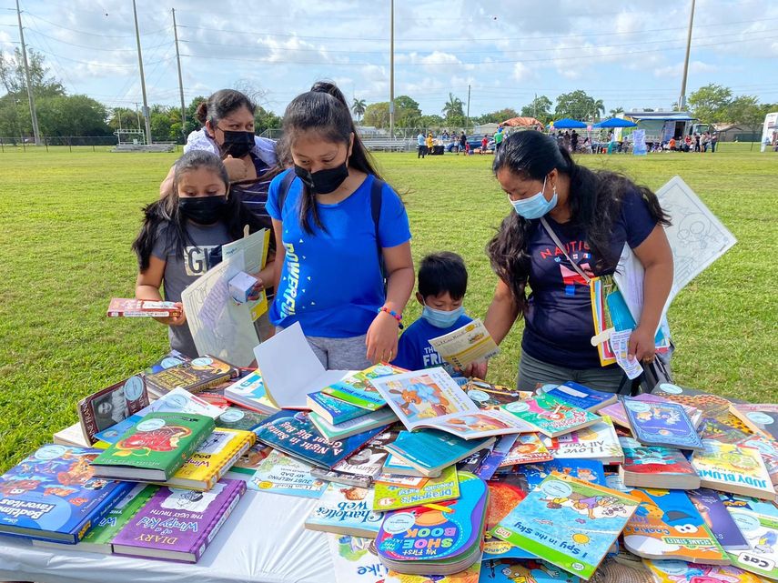Los niños también se llevaron libros a casa.&nbsp;