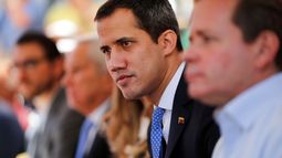 El líder de la oposición venezolana y presidente encargado de Venezuela Juan Guaidó, durante una reunión con sindicalistas y partidarios en Caracas, Venezuela, en febrero de 2020