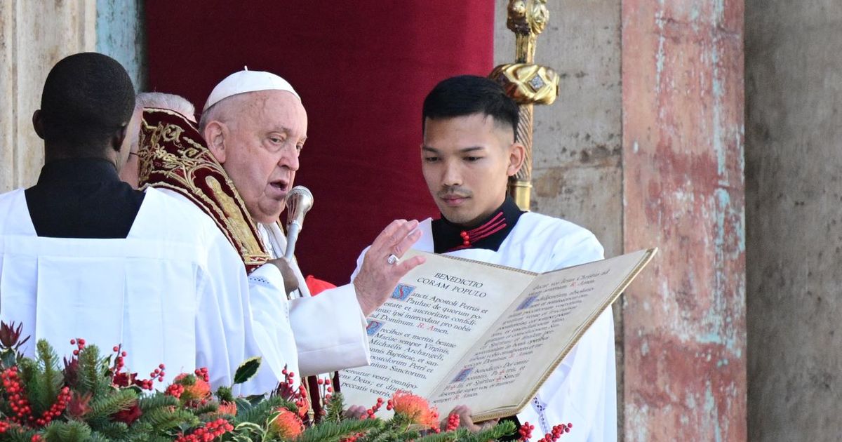 A tres semanas de hospitalizado, el Papa se mantiene estable dentro de su “compleja situación”