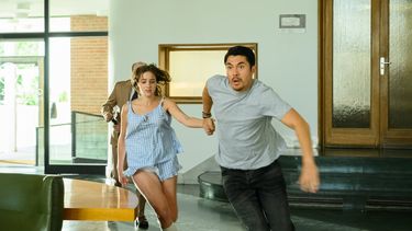 Henry Golding se embarca en una aventura onírica para reencontrarse con su amada en Daniela Forever.