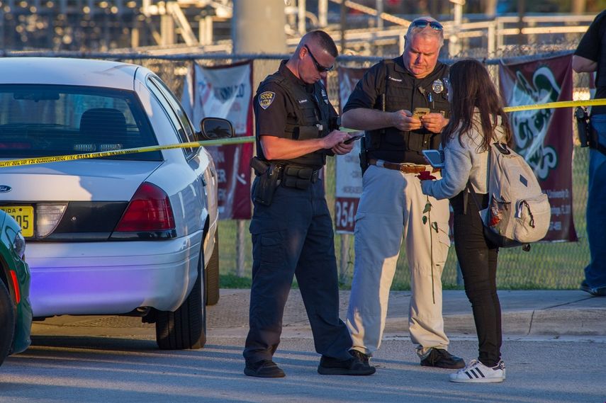 Una estudiante de la secundaria Marjory Stoneman Douglas, momentos después de la masacre, sucedida el 14 de febrero de 2018. 