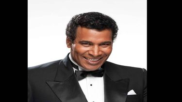 El imitador Julio Sabala será maestro de ceremonia de Noche de Carnaval en Miami.